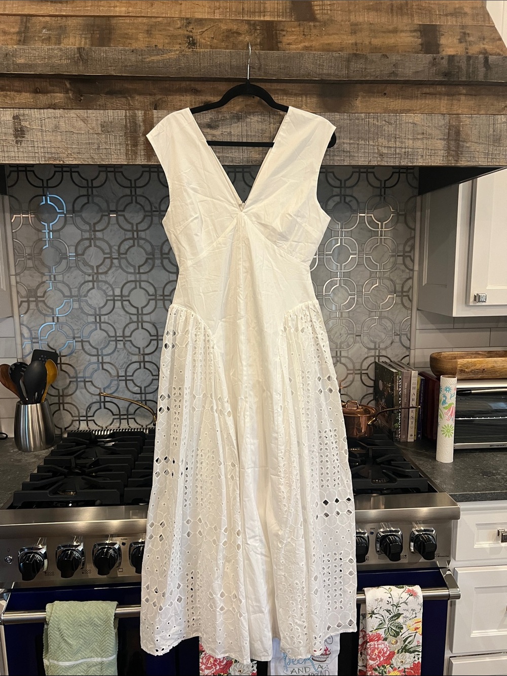 STUNNING Anthropologie v-neck dress Size small NWT